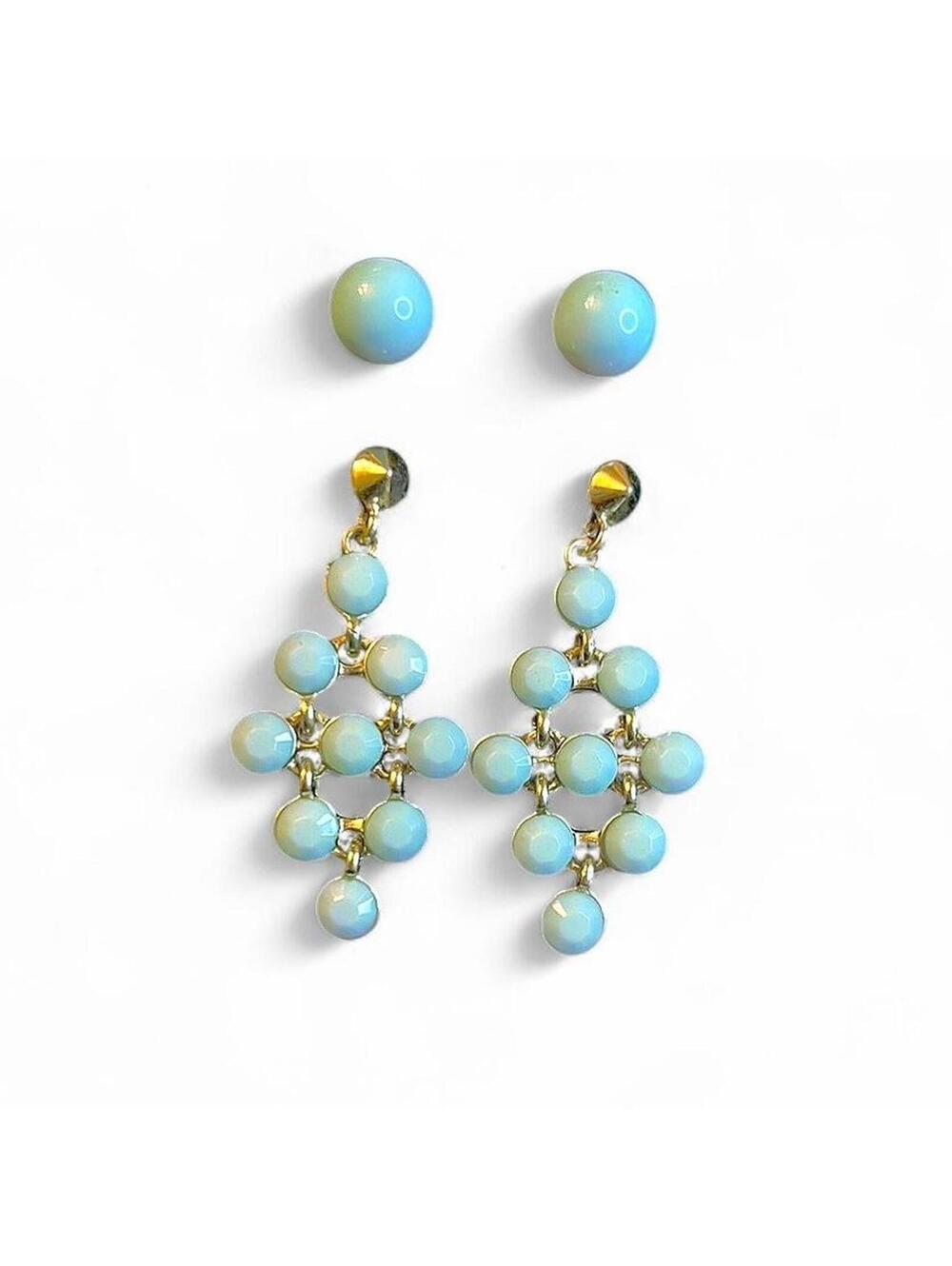 A set of 2 vintage bohemian earrings.